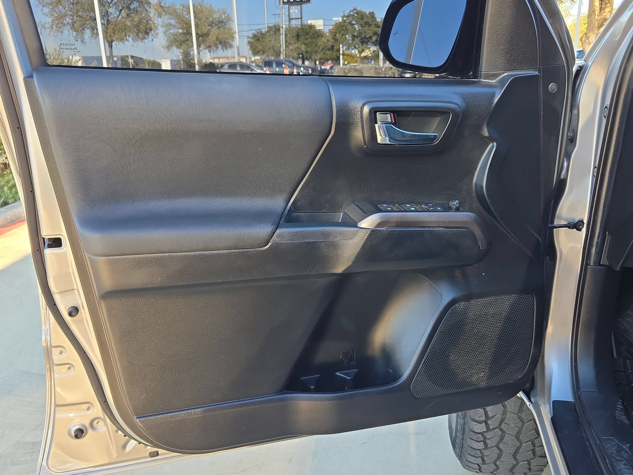 Used 2021 Toyota Tacoma TRD Sport w/ Technology Package AWD/4WD image 11