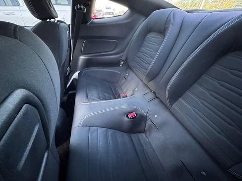 Used 2017 Ford Mustang Coupe RWD image 9