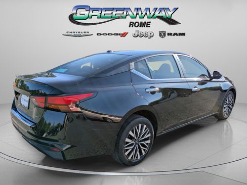 Used 2023 Nissan Altima 2.5 SV AWD/4WD image 7