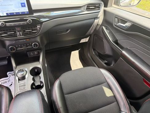 Used 2025 Ford Escape ST-Line AWD/4WD image 18
