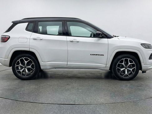 Used 2025 Jeep Compass Limited image 11