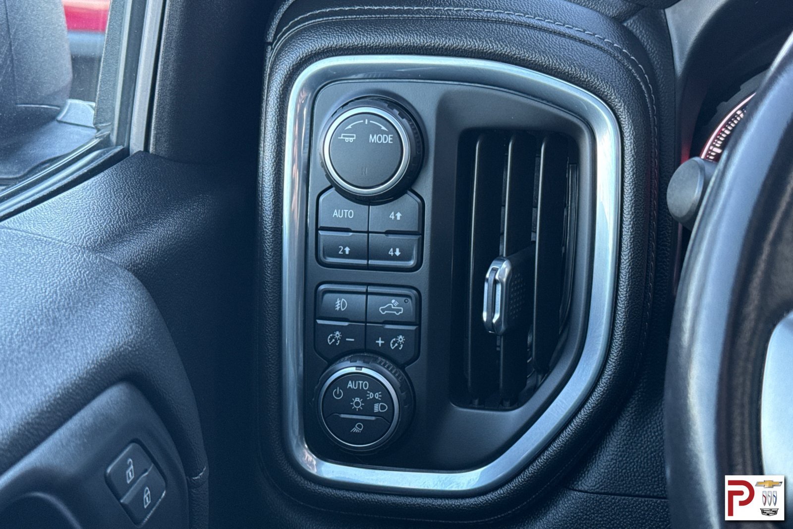 Certified 2021 Chevrolet Silverado 1500 LT Trail Boss w/ Convenience Package II AWD/4WD image 32