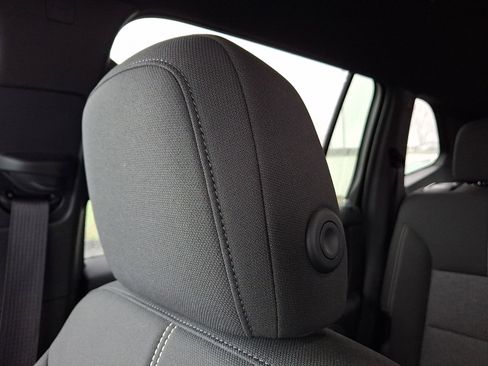 Used 2025 GMC Acadia Elevation image 13