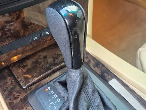 Used 2024 BMW M2 Base 2dr Coupe w/ Lighting Package image 37