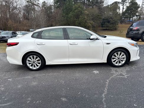 Used 2018 Kia Optima S w/ Panoramic Sunroof Package image 6