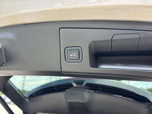 Used 2022 Cadillac XT4 Premium Luxury w/ Enhanced Visibility Package FWD image 17