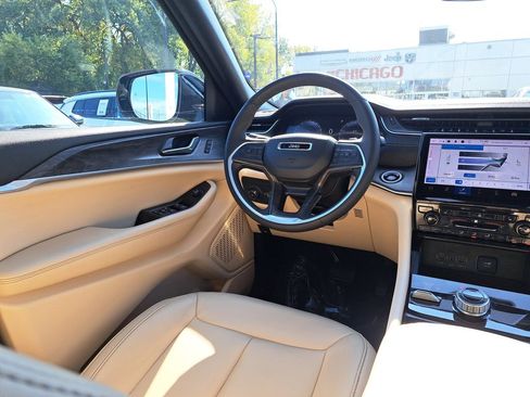 Certified 2024 Jeep Grand Cherokee L Limited w/ MOPAR Finishing Package image 20