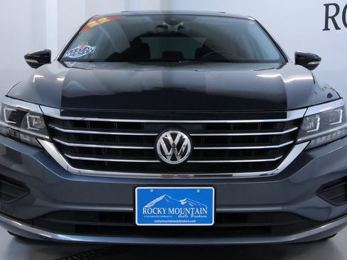 Used 2022 Volkswagen Passat 2.0T FWD image 2