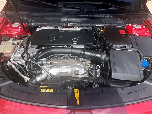 Used 2021 Mercedes-Benz GLB 250 4MATIC image 13