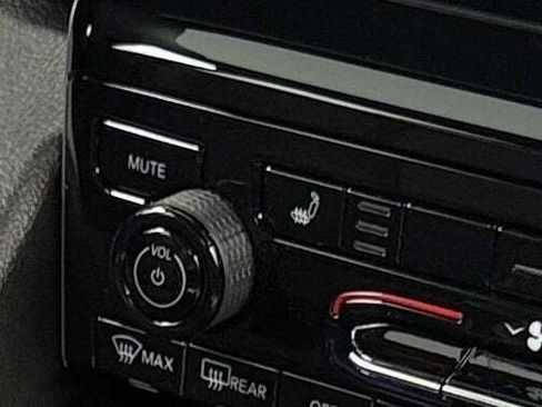 New 2025 Jeep Grand Cherokee L Laredo image 35