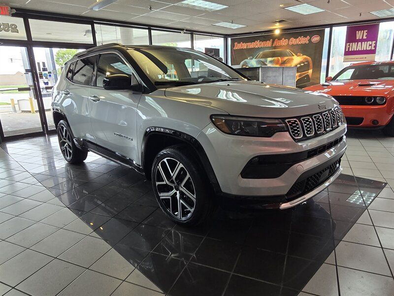 Used 2025 Jeep Compass Limited w/ Elite Group AWD/4WD image 2