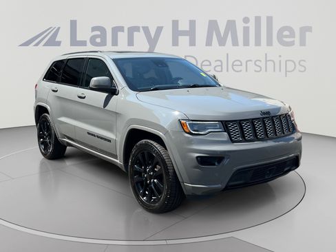 Used 2020 Jeep Grand Cherokee Altitude AWD/4WD image 7