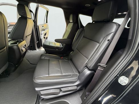 Used 2025 GMC Yukon Denali AWD/4WD image 7