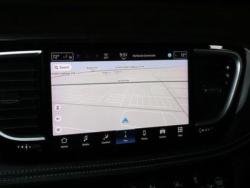 Used 2025 Chrysler Pacifica Limited FWD image 21