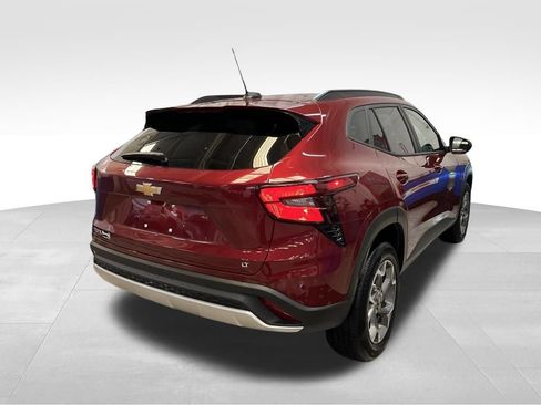 Used 2024 Chevrolet Trax LT w/ Driver Confidence Package FWD image 5