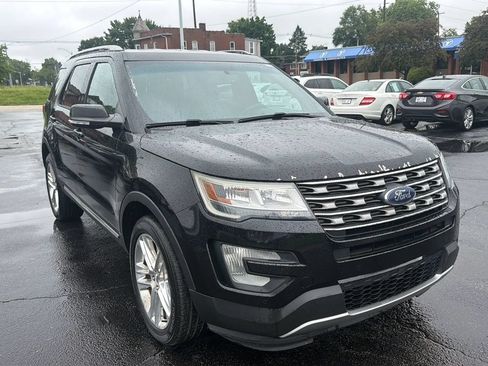 Used 2016 Ford Explorer XLT w/ Equipment Group 202A AWD/4WD image 3