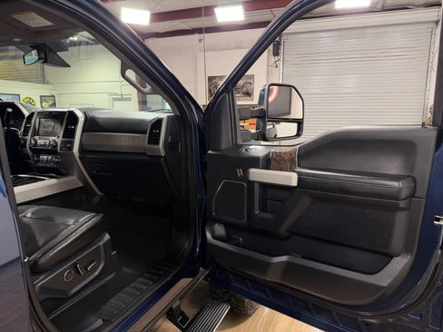 Used 2019 Ford F250 Lariat w/ Lariat Ultimate Package AWD/4WD image 19