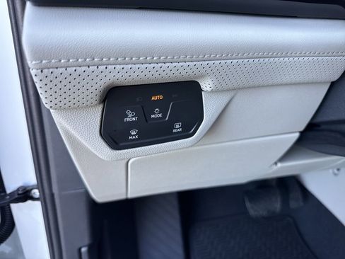 New 2026 Volkswagen Atlas SE image 21