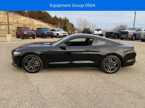 Used 2016 Ford Mustang Coupe image 3