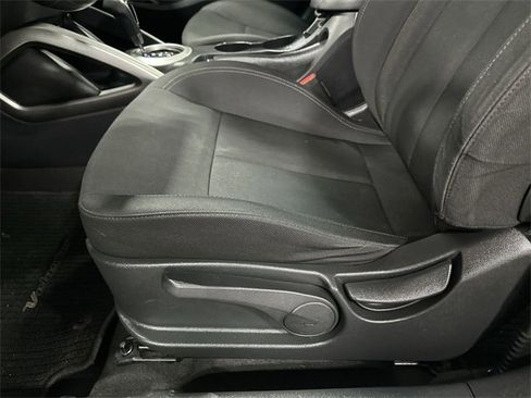 Used 2017 Hyundai Veloster Value Edition image 18
