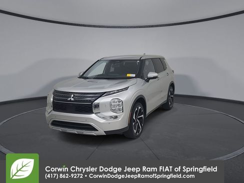 Used 2024 Mitsubishi Outlander SE image 6