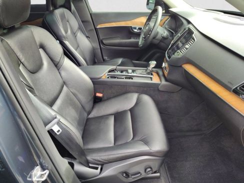 Used 2021 Volvo XC90 T6 Momentum w/ Advanced Package image 22