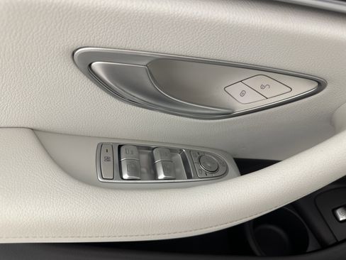Used 2023 Mercedes-Benz E 350 4MATIC Sedan image 11