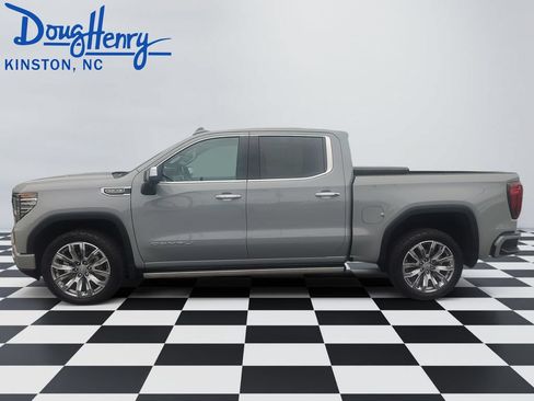 Used 2025 GMC Sierra 1500 Denali w/ Denali Reserve Package AWD/4WD image 2