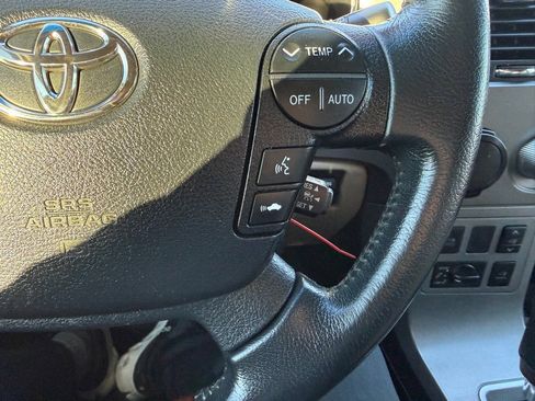 Used 2013 Toyota Sequoia Platinum image 31