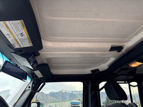 Used 2018 Jeep Wrangler Unlimited Sahara image 16