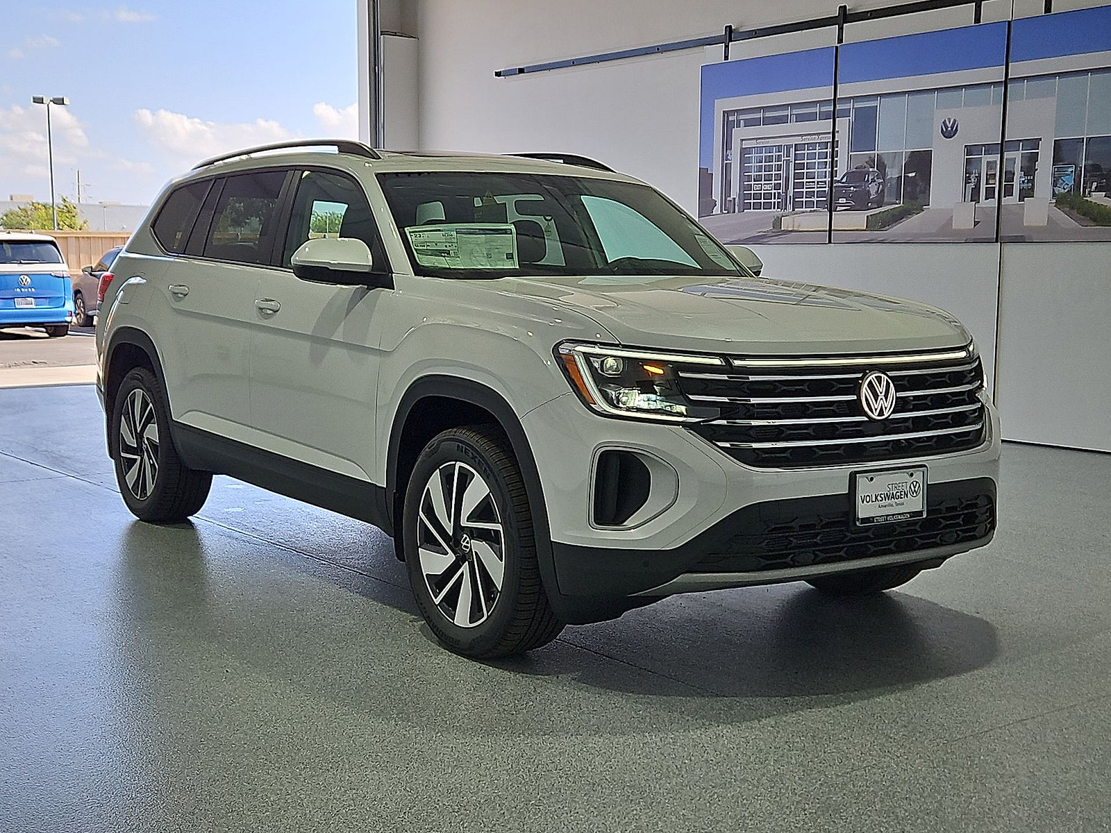 New 2026 Volkswagen Atlas SE FWD image 2