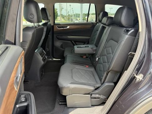Used 2024 Volkswagen Atlas SE AWD/4WD image 17