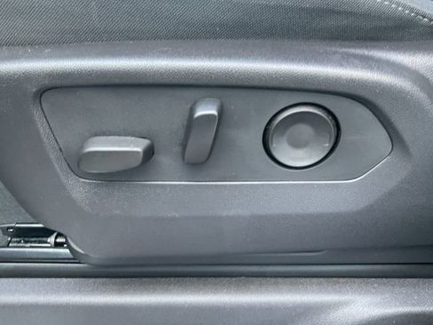 Used 2024 Chevrolet Silverado 1500 LT image 29