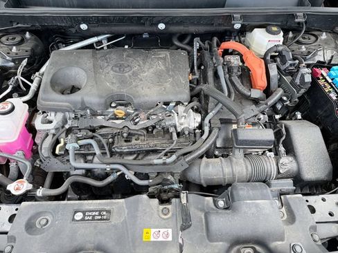 Used 2025 Toyota RAV4 LE AWD/4WD image 19