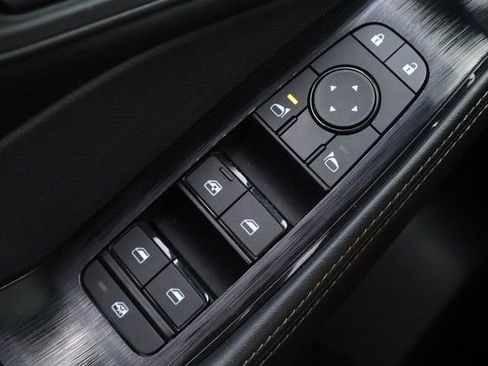 Certified 2025 Nissan Rogue SV FWD image 17