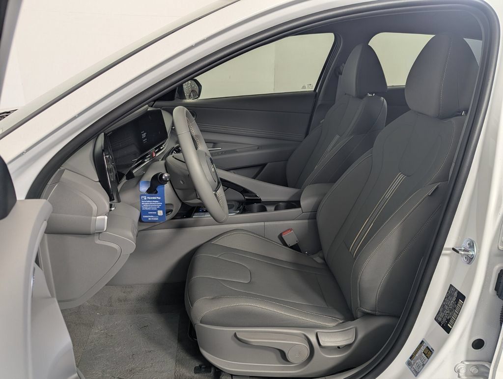 New 2026 Hyundai Elantra SEL FWD image 11