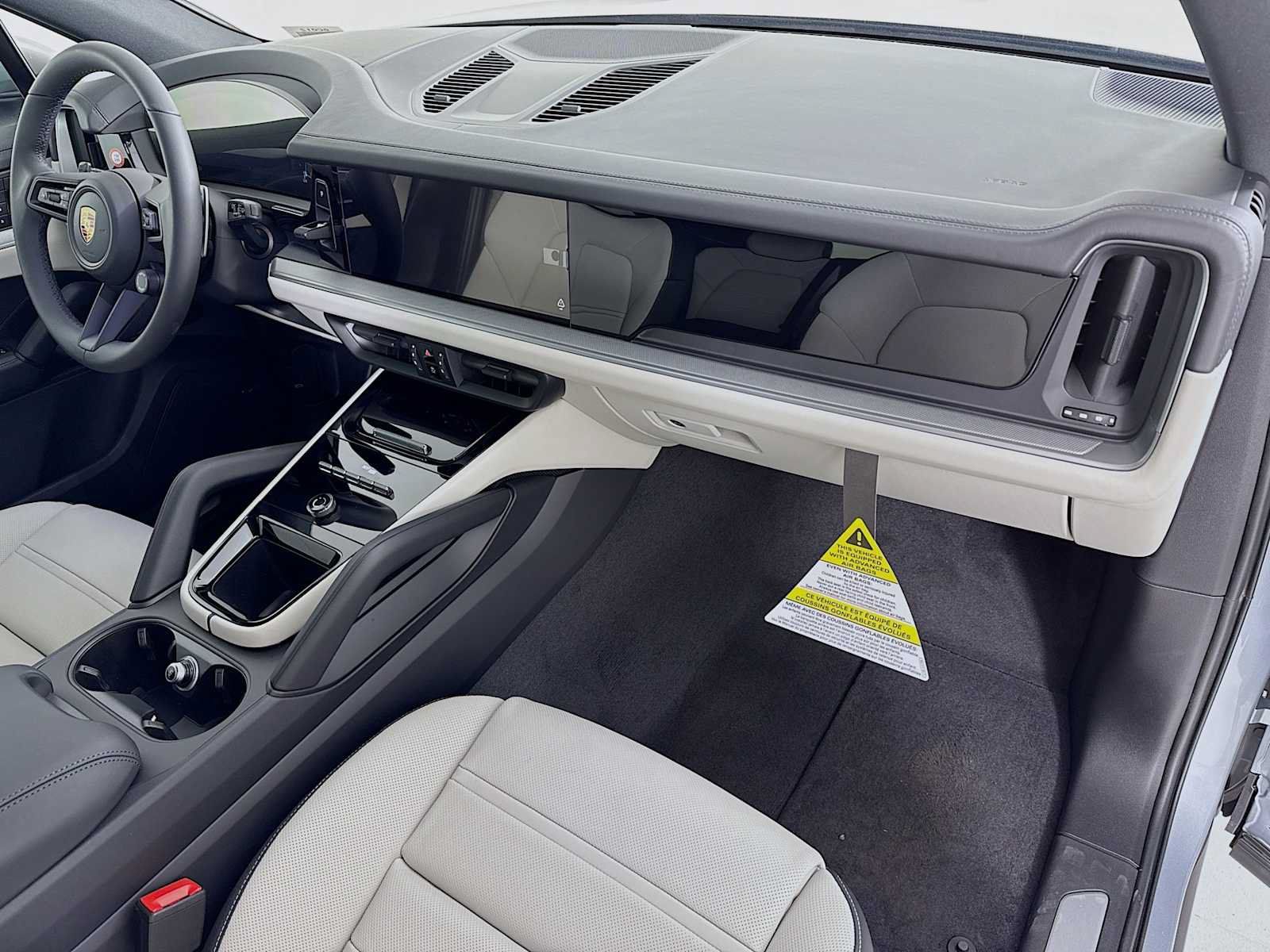 Used 2026 Porsche Cayenne AWD/4WD image 30