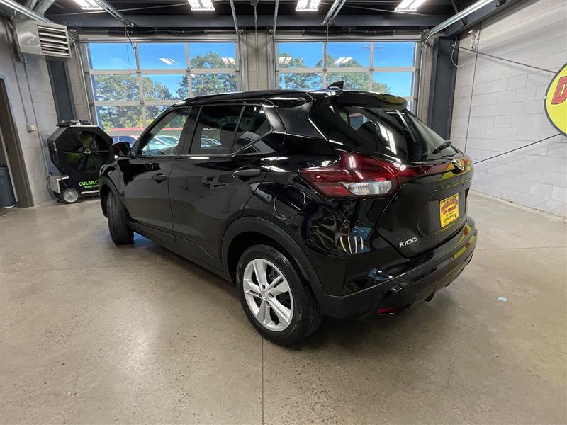 Used 2021 Nissan Kicks S FWD image 3