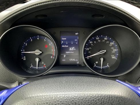 Used 2019 Toyota C-HR XLE image 12