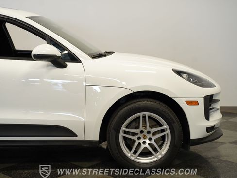 Used 2019 Porsche Macan AWD/4WD image 36