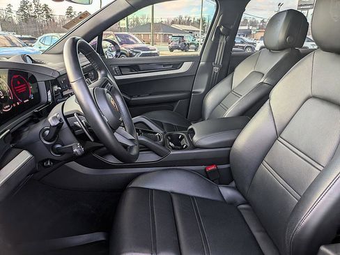 Used 2024 Porsche Cayenne image 11