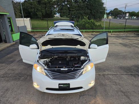 Used 2013 Toyota Sienna XLE image 45