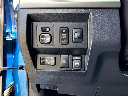 Used 2018 Toyota Tundra SR5 w/ SR5 Upgrade Package RWD image 33