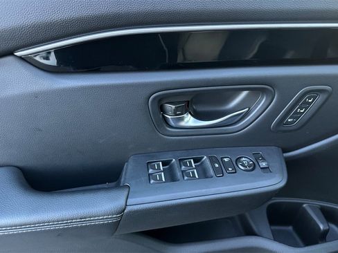 Used 2025 Honda Pilot Touring image 11