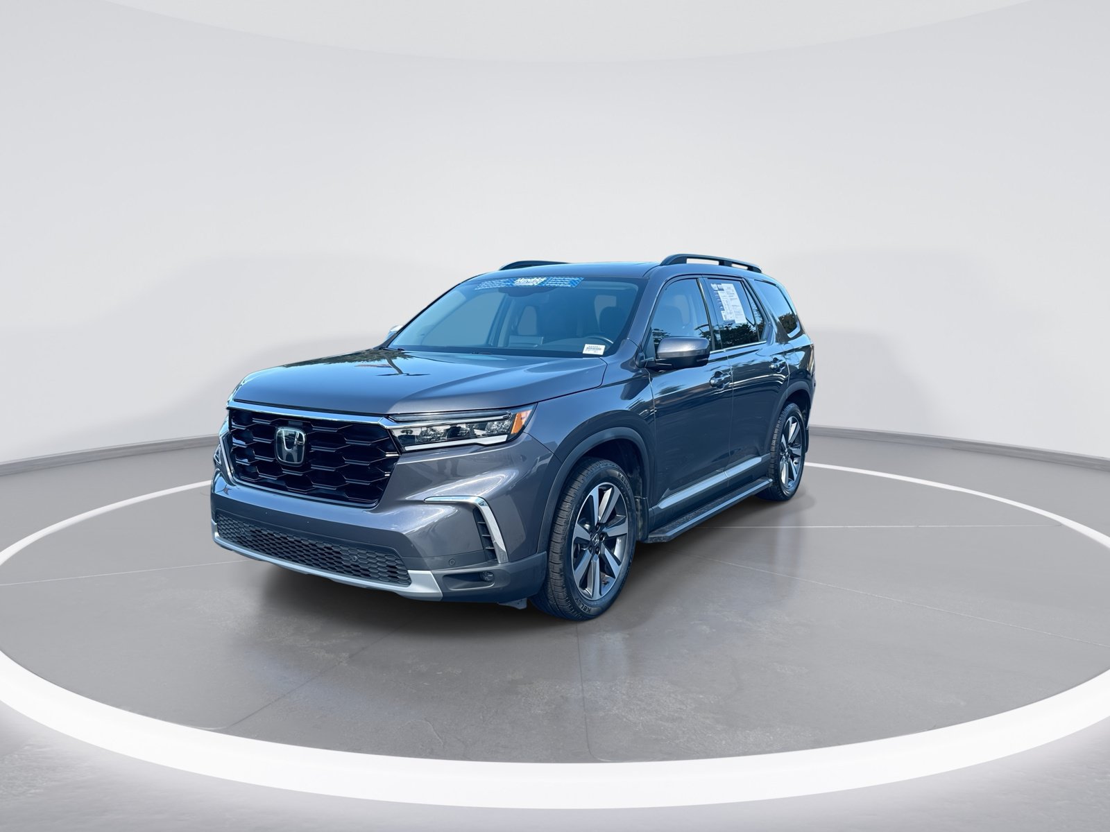 Used 2025 Honda Pilot Touring image 5