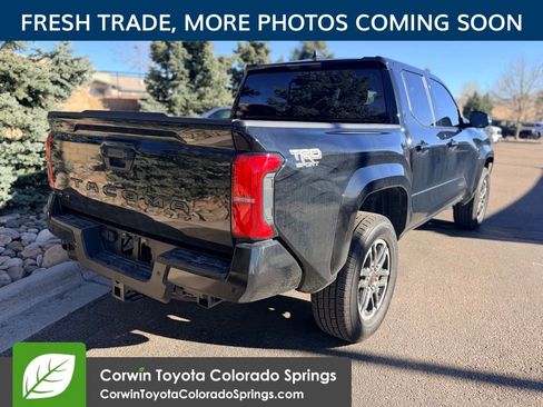 Used 2025 Toyota Tacoma TRD Sport w/ TRD Sport Upgrade Package image 9