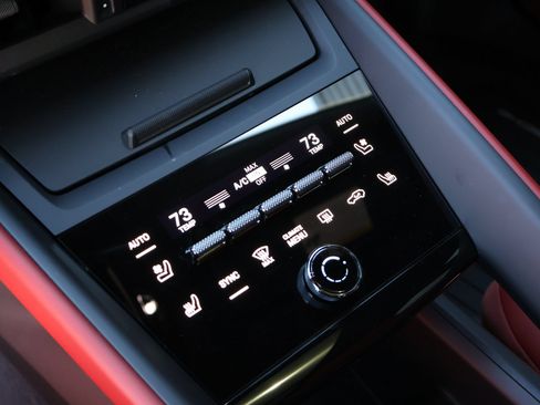 Certified 2026 Porsche Macan 4 Electric AWD/4WD image 21