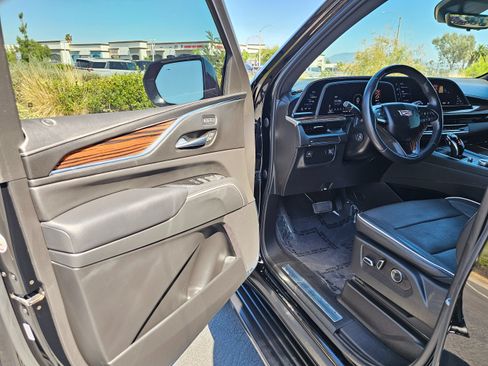 Used 2023 Cadillac Escalade Premium Luxury RWD image 19