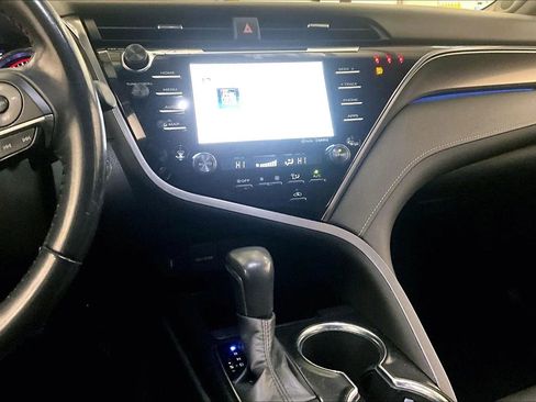 Used 2019 Toyota Camry XSE image 7
