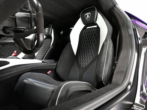 Used 2024 Lamborghini Revuelto AWD/4WD image 15